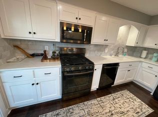 8253 NW Waukomis Dr, Kansas City, MO 64151