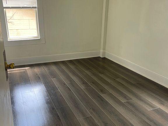 5th image of 227 Stowe St #2UPPER