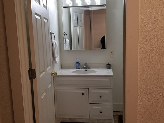5th image of 250 N Railroad St #1