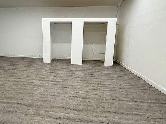 5th image of 135 W Yosemite Ave #1