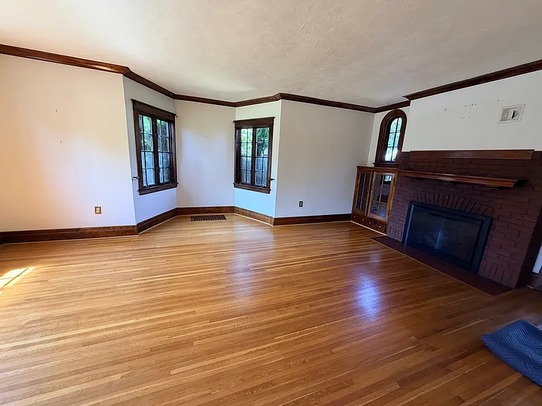 942 Harrison Ave — Photo 10