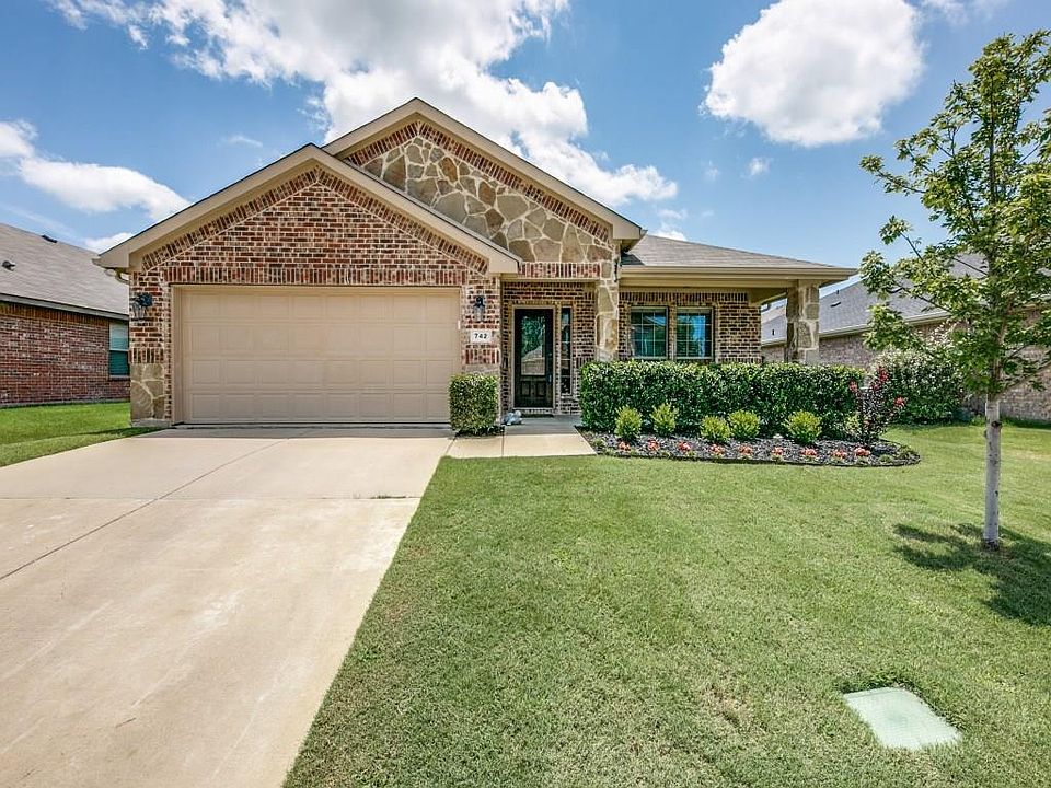 1st image of 742 Fannin Dr
