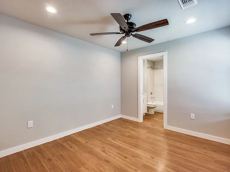 1904 Sena St — Photo 7