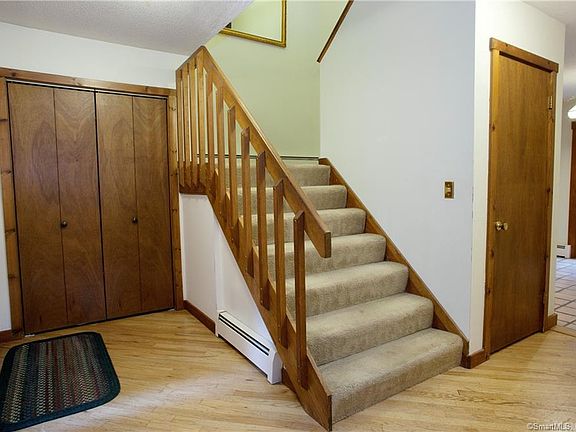 4th image of 66 Somerset Dr