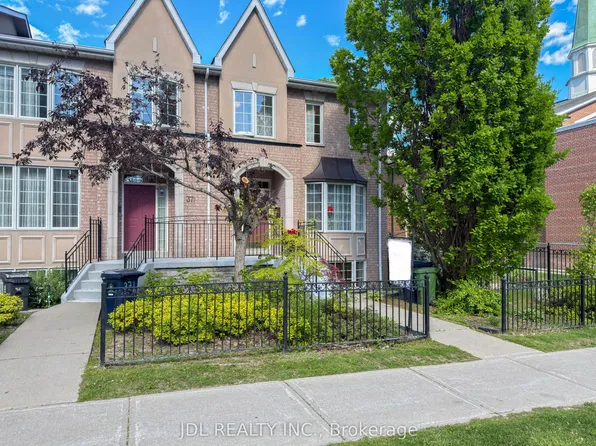 369 Kenneth Ave, Toronto, ON M2N 4V9
