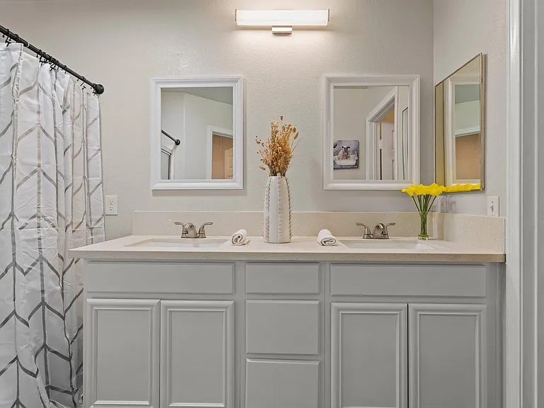 26425 Silverado Ct — Photo 16