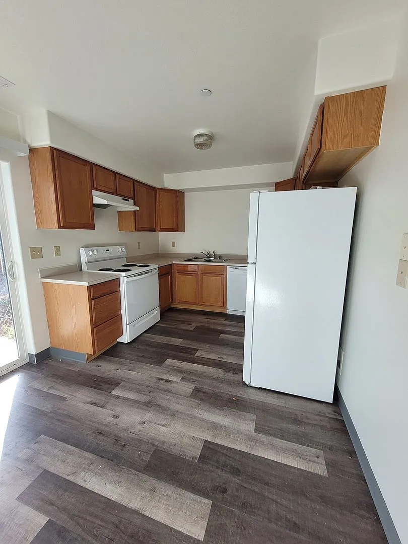 1830 W Crouse St — Photo 2