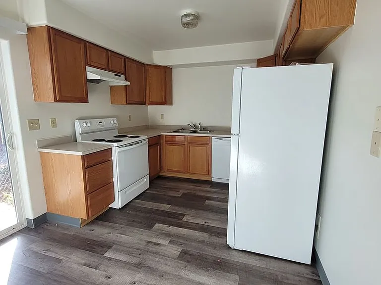 1830 W Crouse St — Photo 2