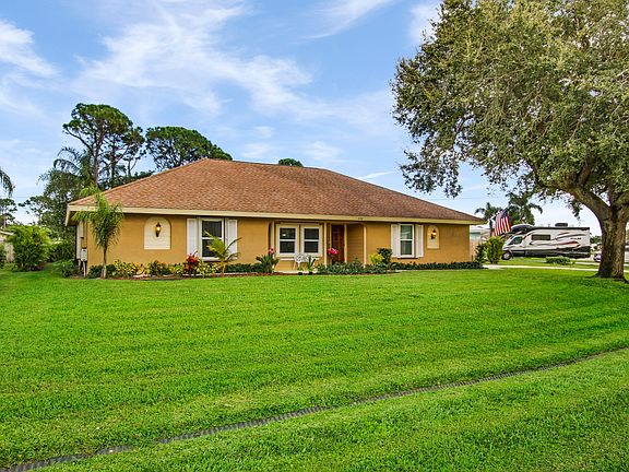 2nd image of 2361 SE Bordeaux Ct