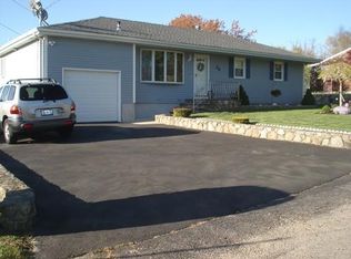 24 Ridgeway Dr, Warren, RI 02885