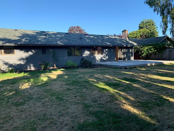2nd image of 802 SE 132nd Ave