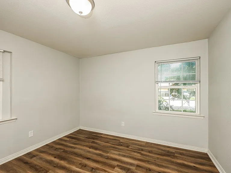 1754 E Red Bird Ln — Photo 13