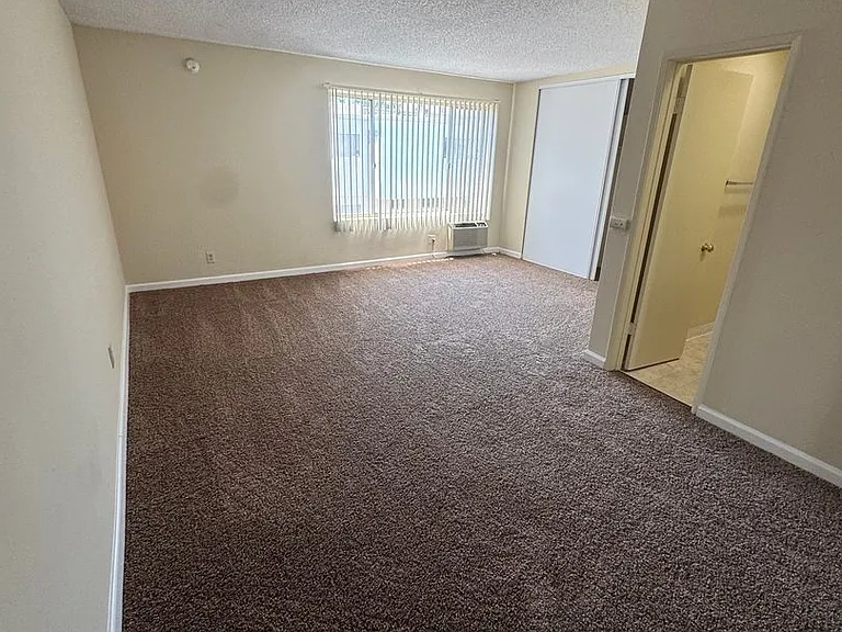 18530 Prairie St. — Photo 6