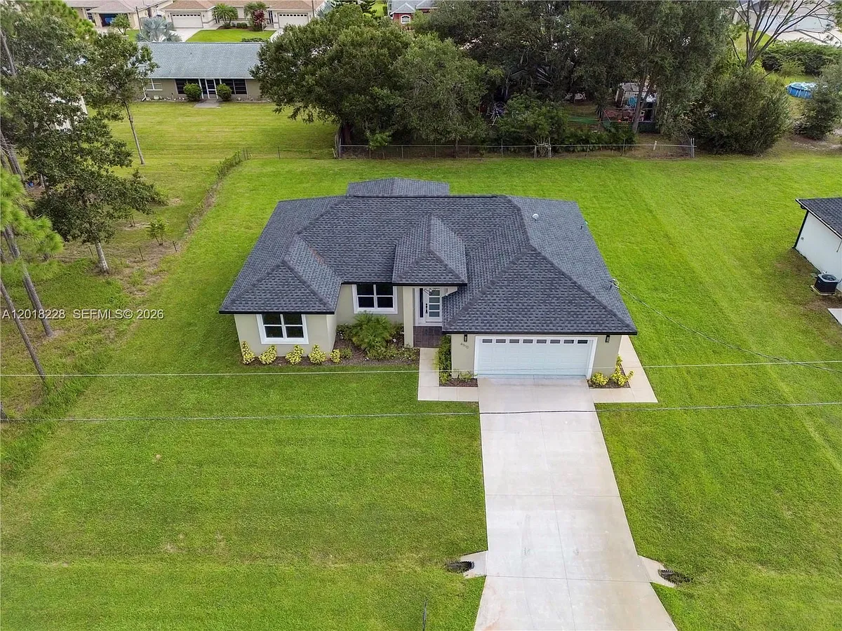Building Photo - 4510 Boabadilla Ave