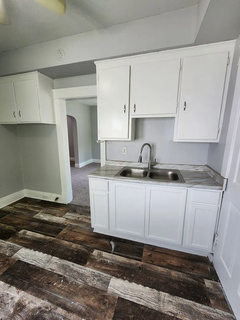 3 Bedroom Move In Ready! — Photo 2