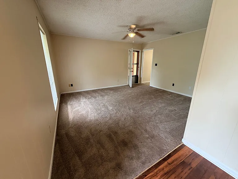 3902 Danube Cir — Photo 2