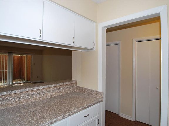 4th image of 2720 Reagan St APT 102C