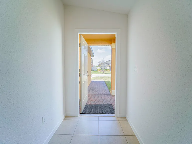 788 Worlington Ln — Photo 6