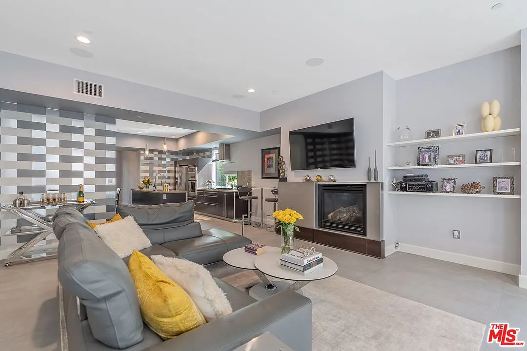 2 bed, 2.0 bath, 1580 sqft, $6,700 — Photo 4