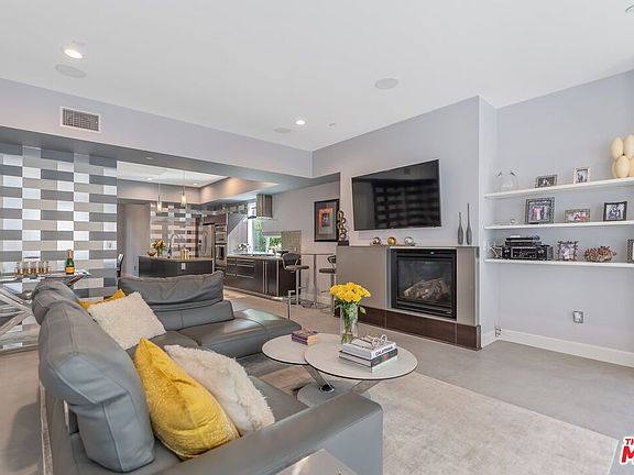 4th image of 1250 N Harper Ave #302-A