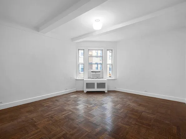 24 Fifth Avenue image 1 of 10