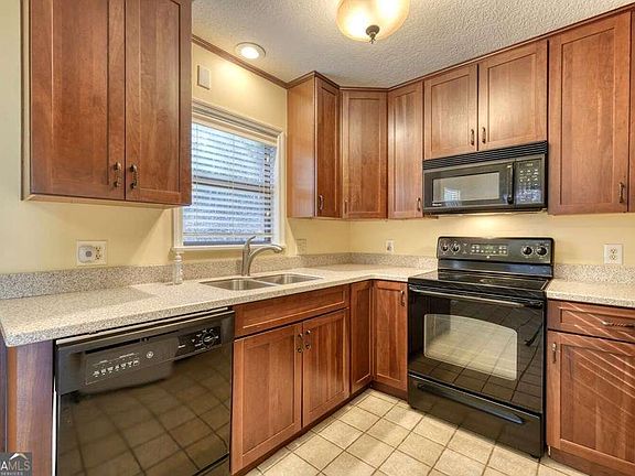 5th image of 1160 Hidden Lake Rd