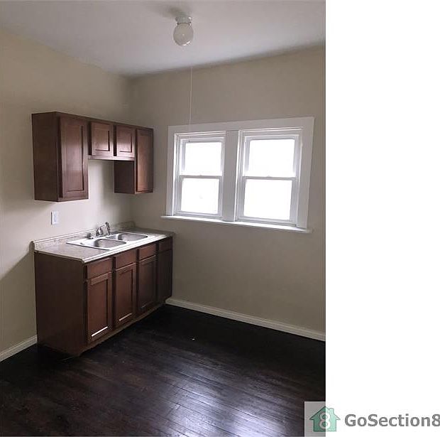 1st image of 409 S 41st St APT 4