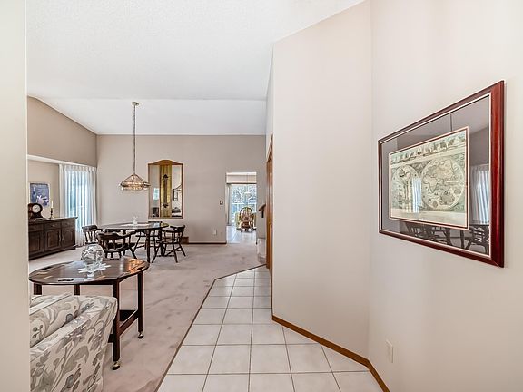5th image of 107 Ridgemont Cres