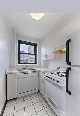 Rented by Bank Neary | media 6