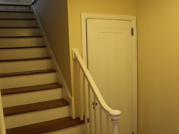 3rd image of 1275 E 9th St