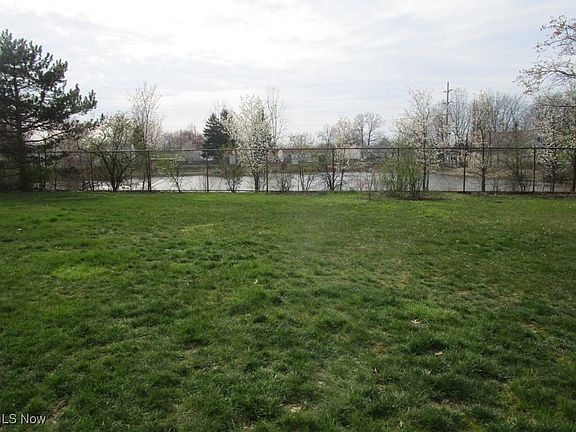 2nd image of 5454 Sierra Dr APT C