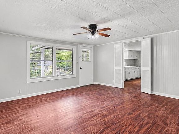 2nd image of 802 Ida Ave
