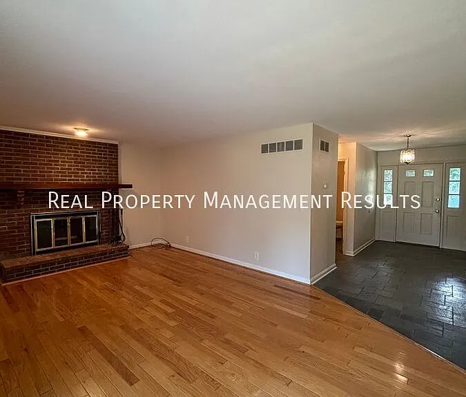 7577 Nottingham Dr — Photo 3
