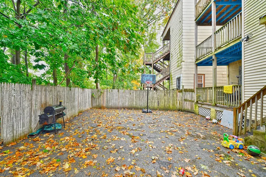 4 bed, 900 sqft, $3,600 — Photo 2