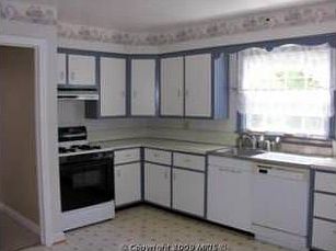 2nd image of 102 Blue Ridge St