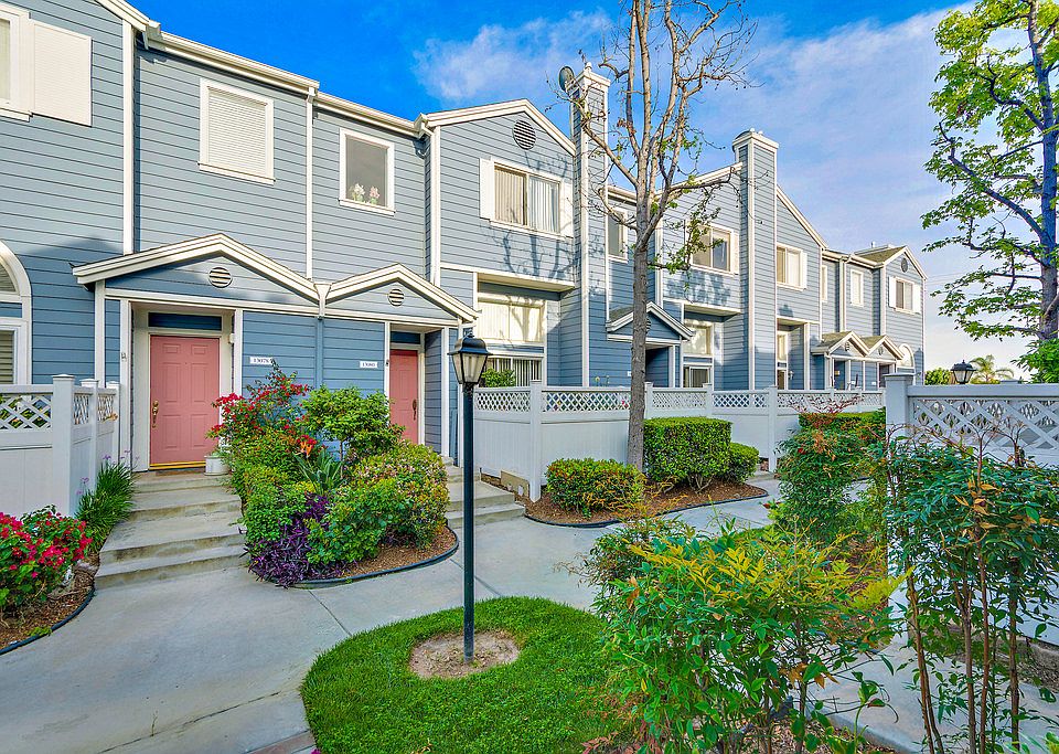 1st image of 13082 Sycamore Village Dr