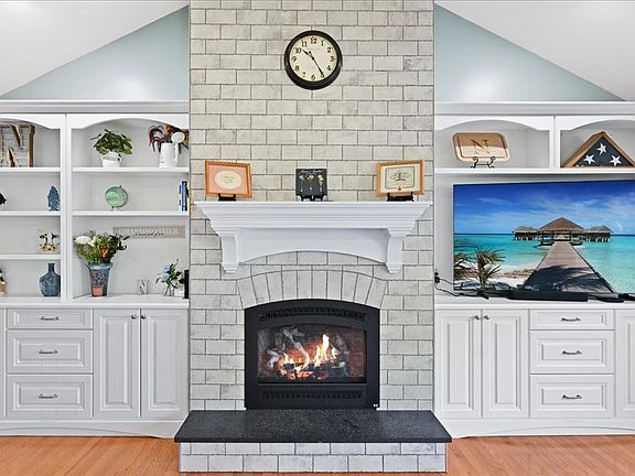 5th image of 614 Magnolia Ln