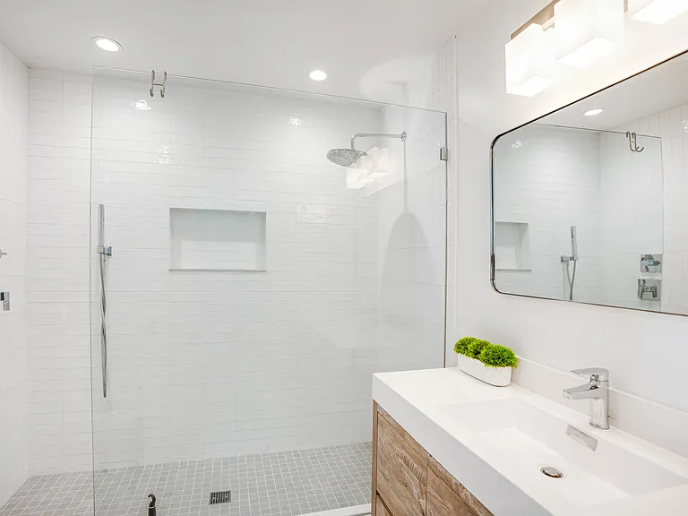 56 Pinetree Dr — Photo 10