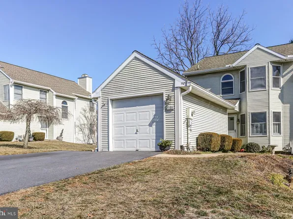 1109 Country Hill Dr, Harrisburg, PA 17111