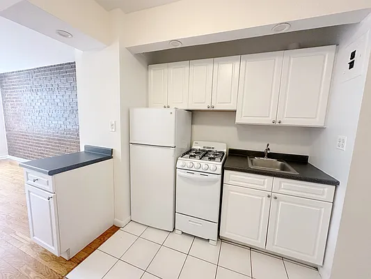 Rented by City Connections Realty | media 11