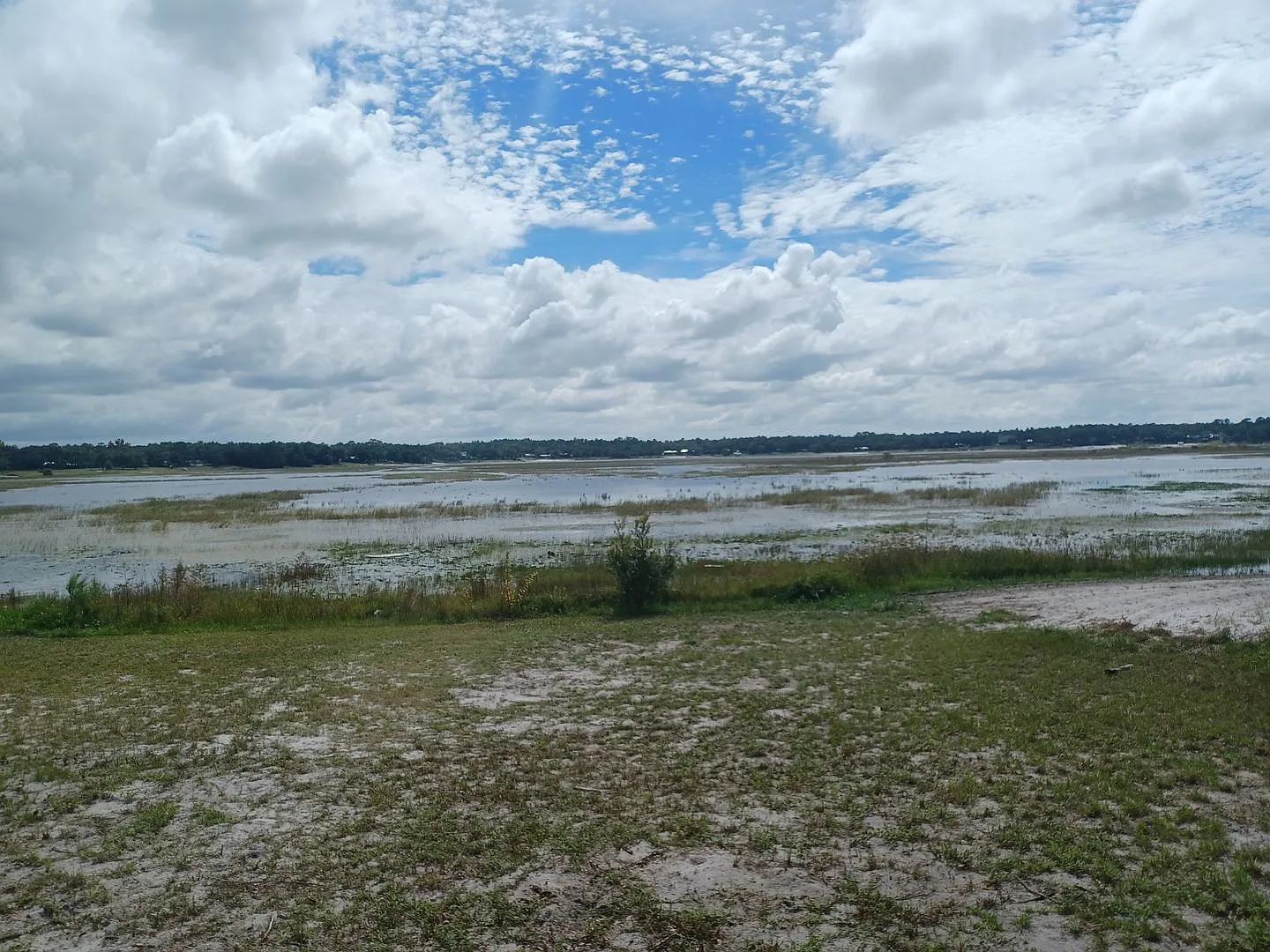 Beautiful 2 BR 1 BA Lakefront View Rental Home — Photo 2