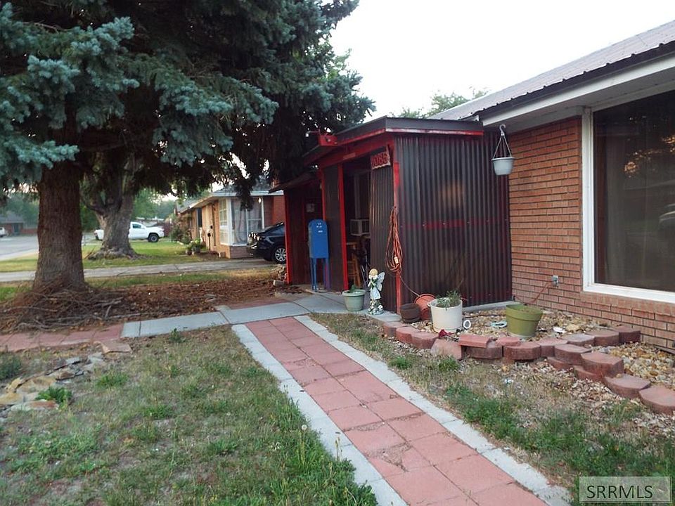 2nd image of 1085 Cathryn Ave