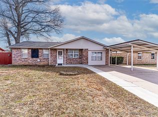 504 E Pershing Pl, Bristow, OK 74010