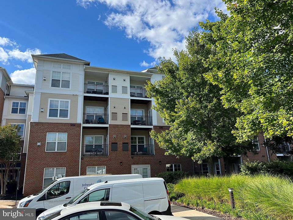 1st image of 3830 Lightfoot St Unit 128