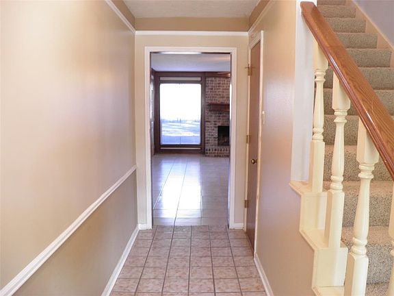 4th image of 11802 Hillbrook Dr