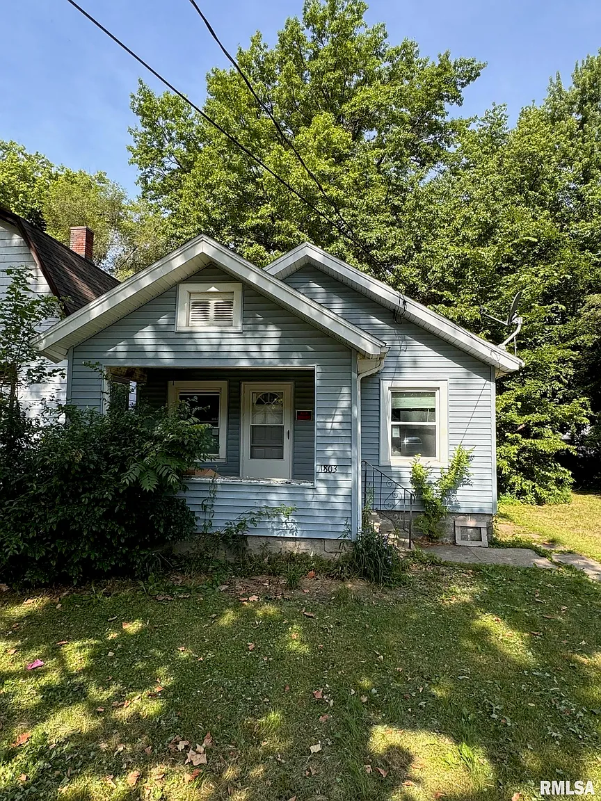 1803 N Broadway St photo 1