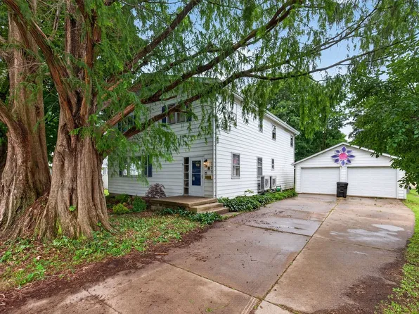 325 S Railroad St, Lovington, IL 61937