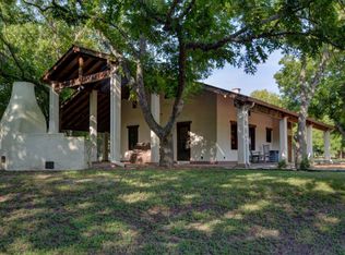 281 Center Point Dr E, Center Pt, TX 78010