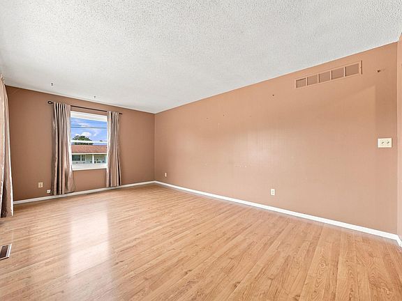 5th image of 308 3rd St NE