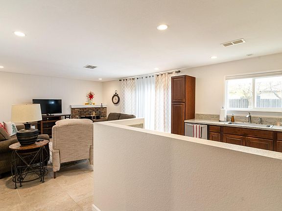 4th image of 14032 Vista Dr